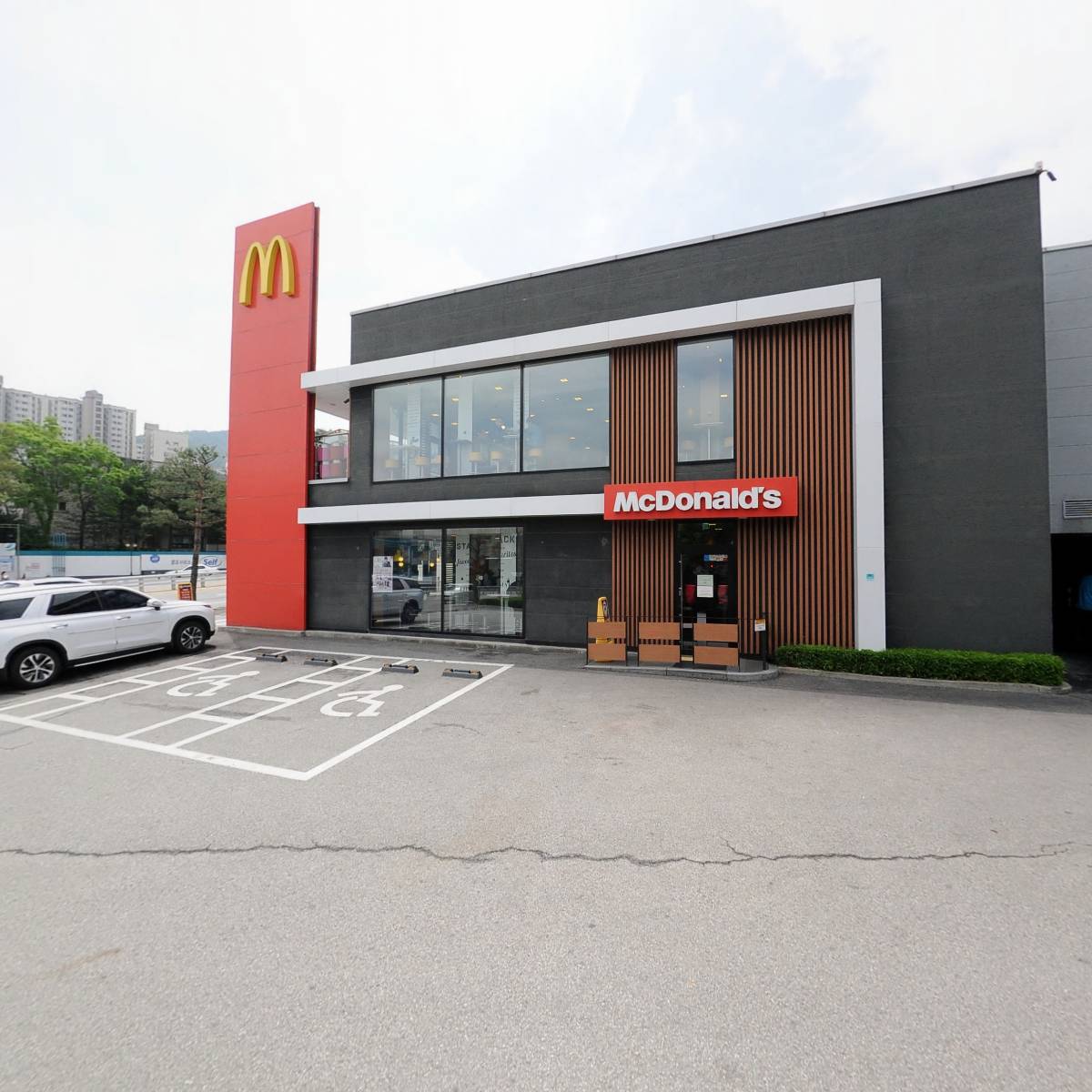 한국맥도날드(유)평내DT점_3