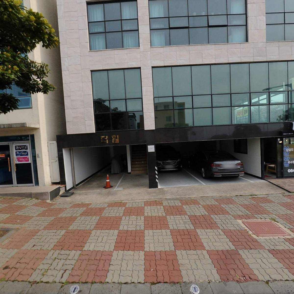 폴인기구필라테스&웨이트PT 제주 서귀포 신시가지점