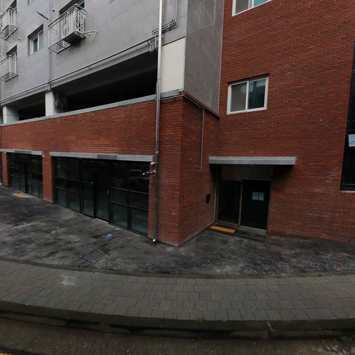 피치드 호텔(PITCHED HOTEL)
