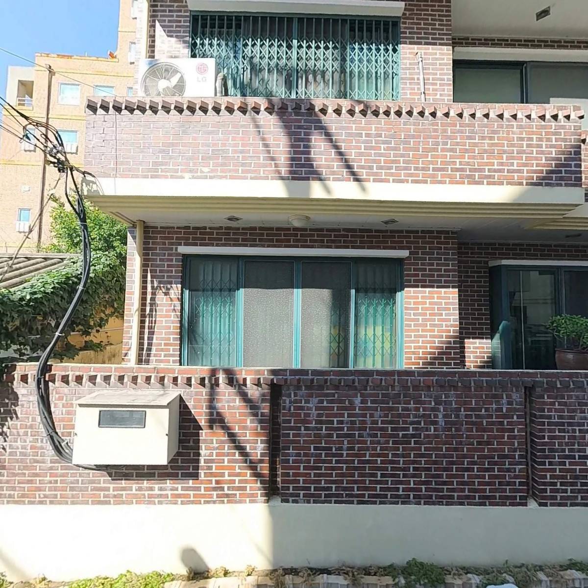 디에센셜하우스