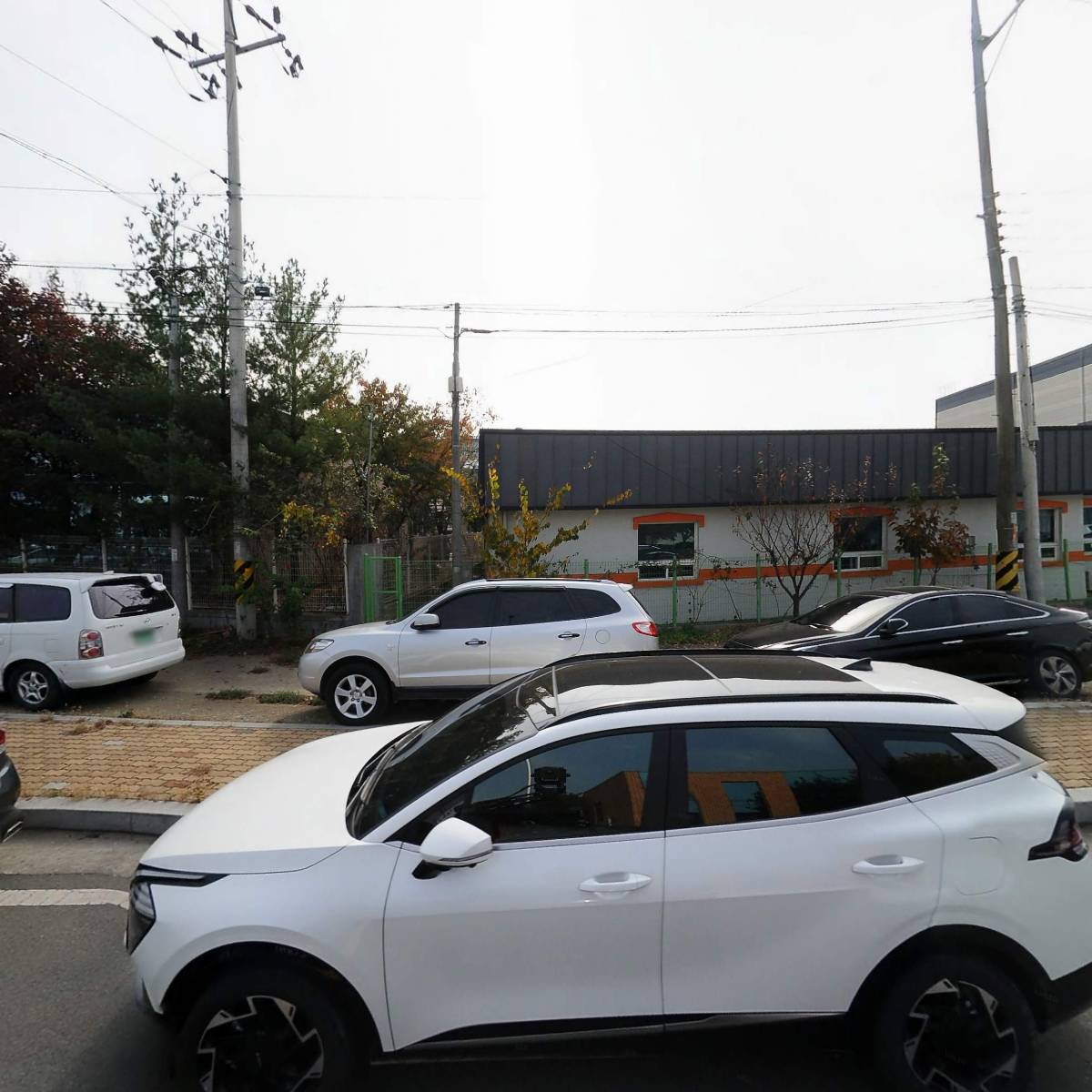 (주)에이더블유이엔지