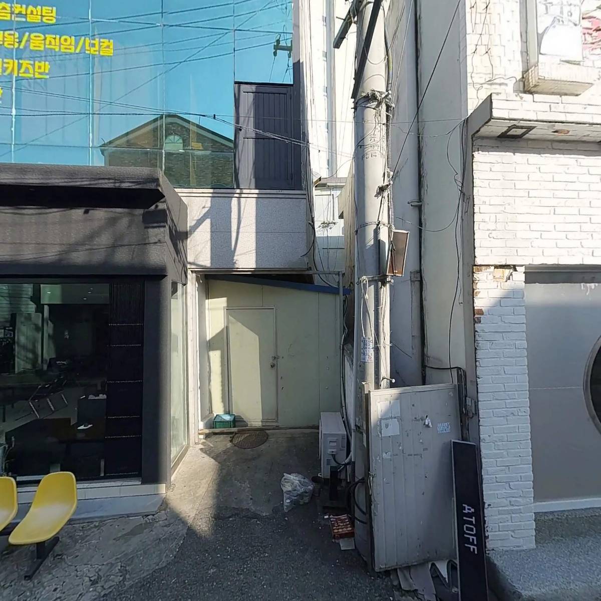 팬을든부엉이