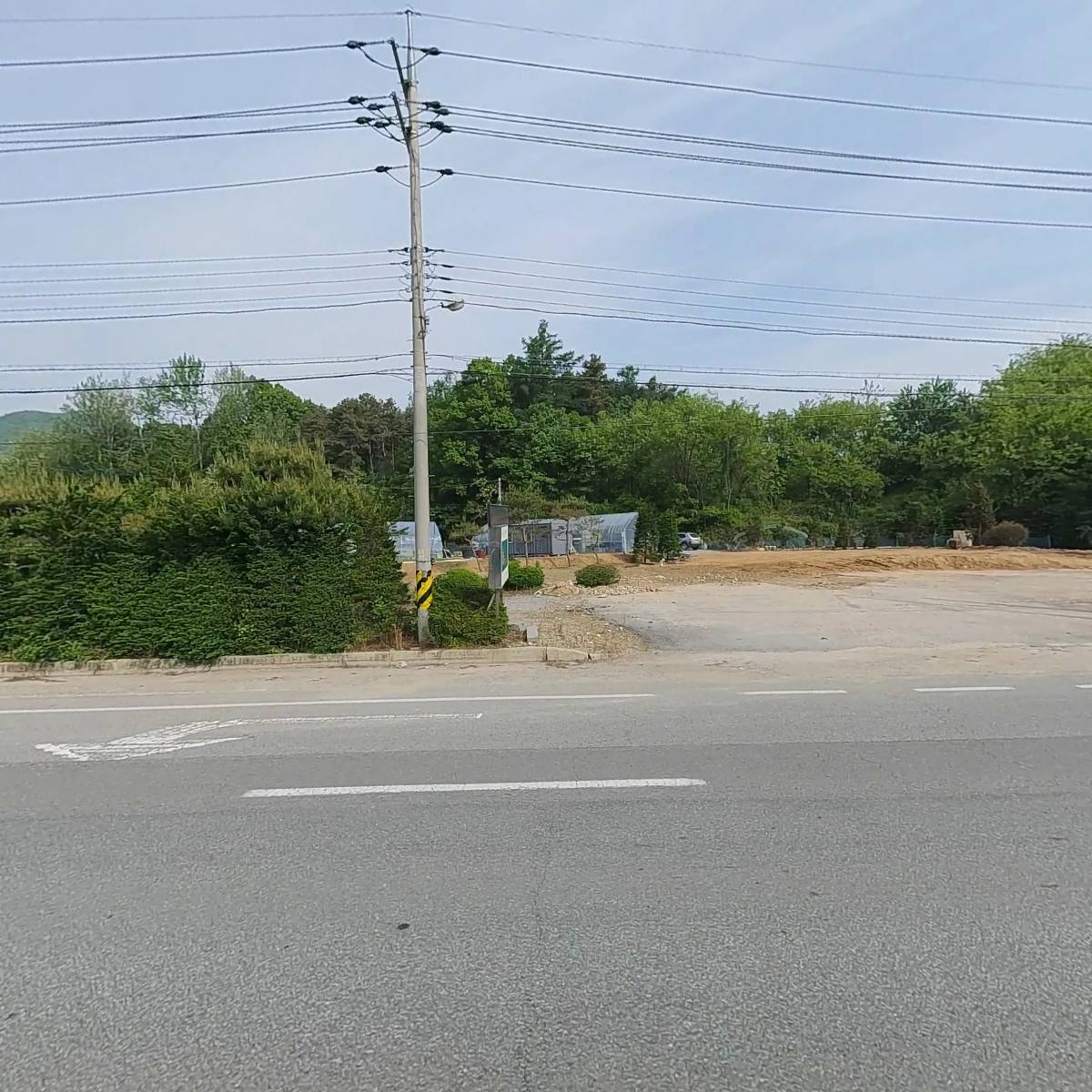 산모퉁이하얀집