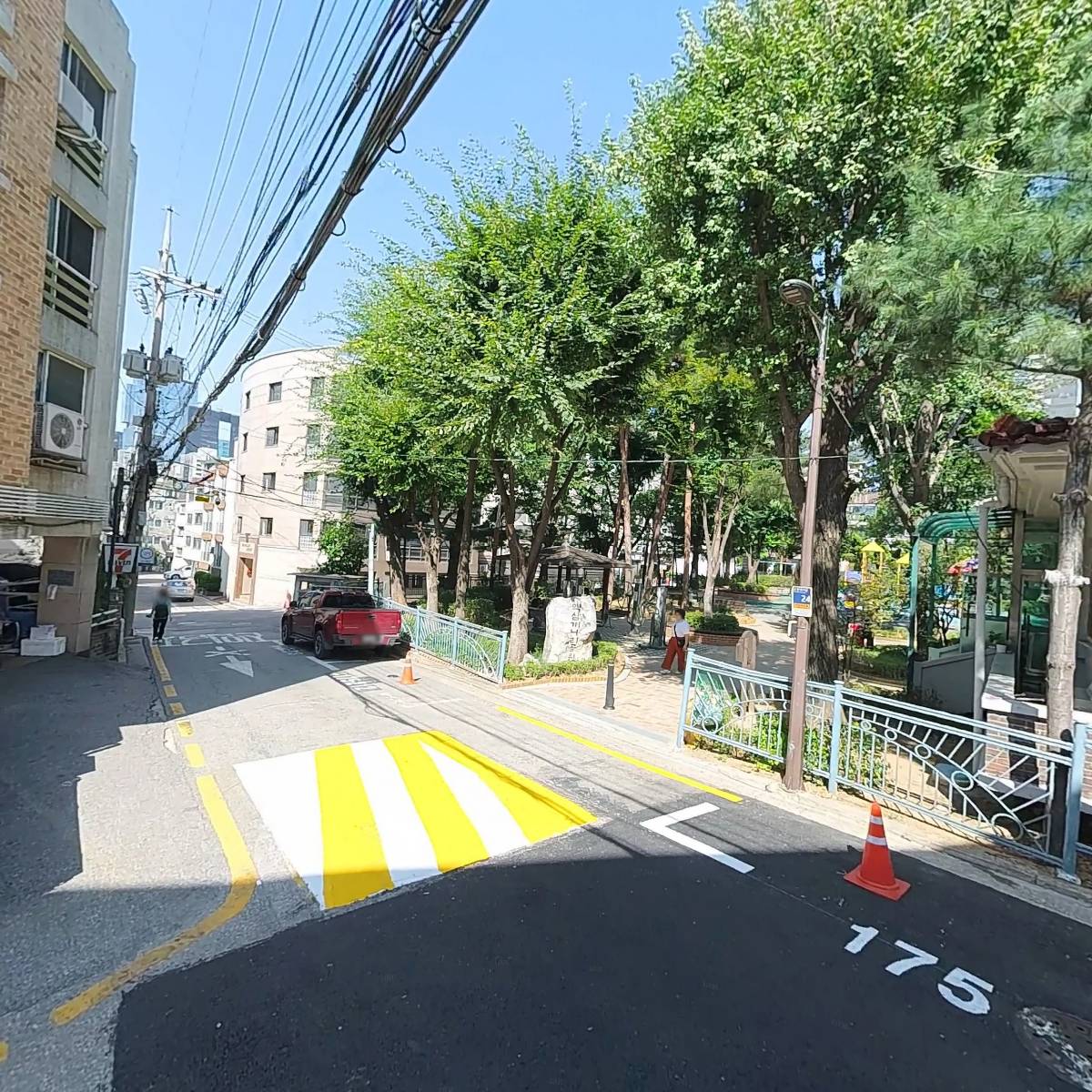 유한회사더부러